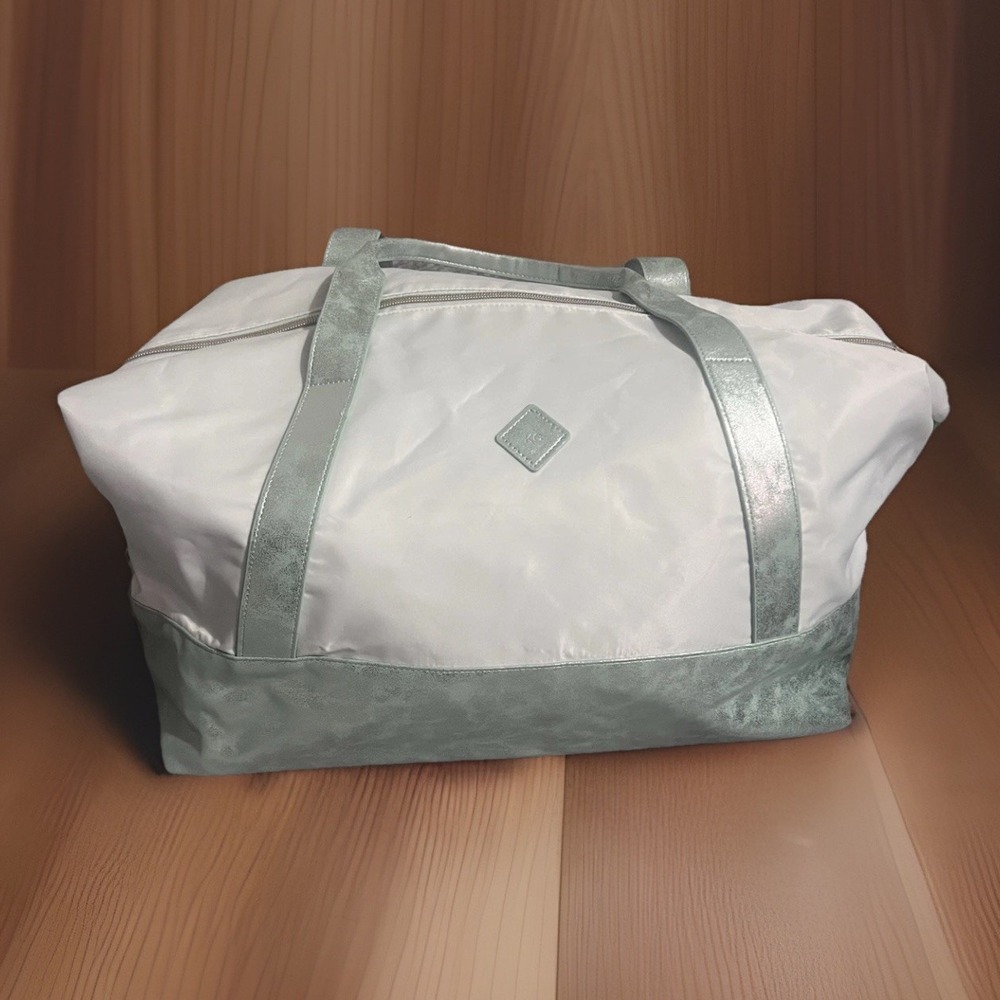 Pottery Barn Teen Gear-Up duffle bag light Lime Green